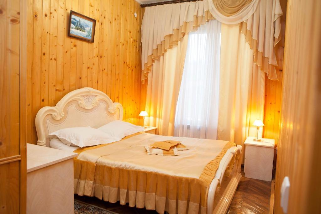 Ялинка Готель Vyshkiv Ruang foto