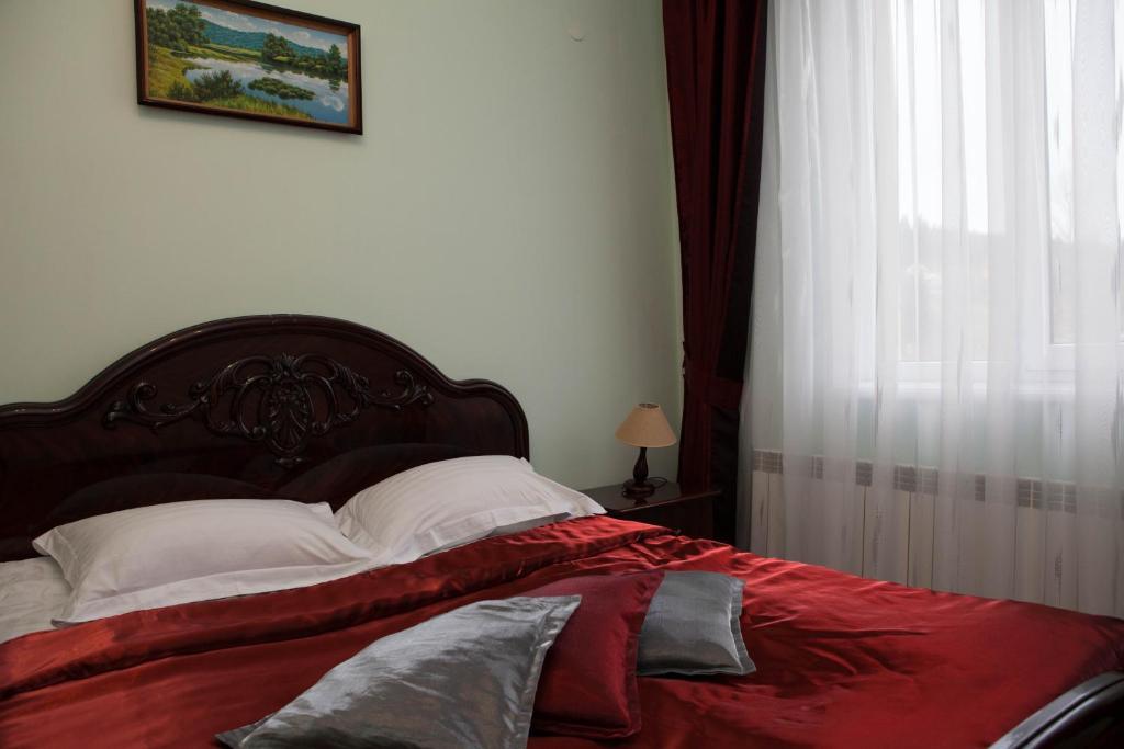 Ялинка Готель Vyshkiv Ruang foto
